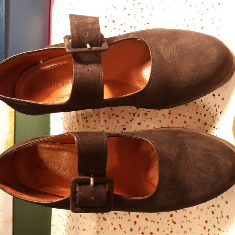 Beautiful Size 38  Black Suede worn once.  All leather inside and outside!